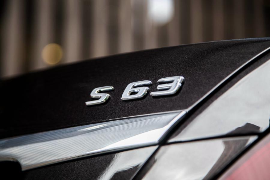 Логотип Mercedes-AMG S63 4Matic+ Lang (V222) 2017 года  (NA) (фото 24 из 31)